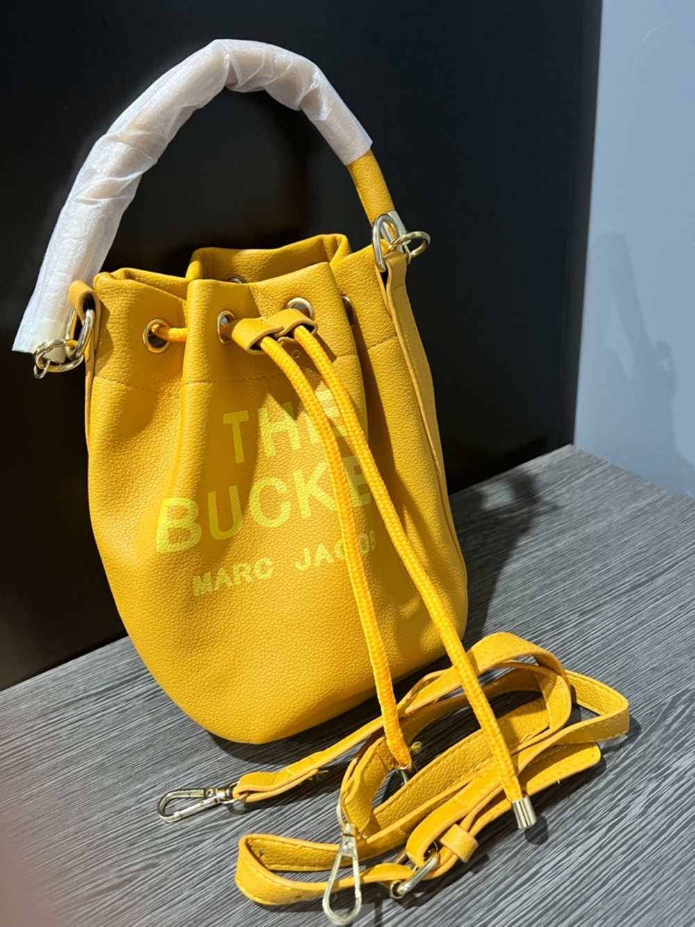 Marc Jacobs The Bucket Small Leather Shoulder Bag in Yellow - Picture 4 of 5